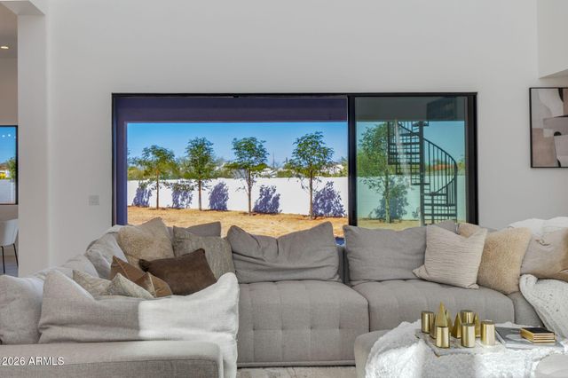 3330 W DESERT DAWN Drive, Phoenix, AZ 85083