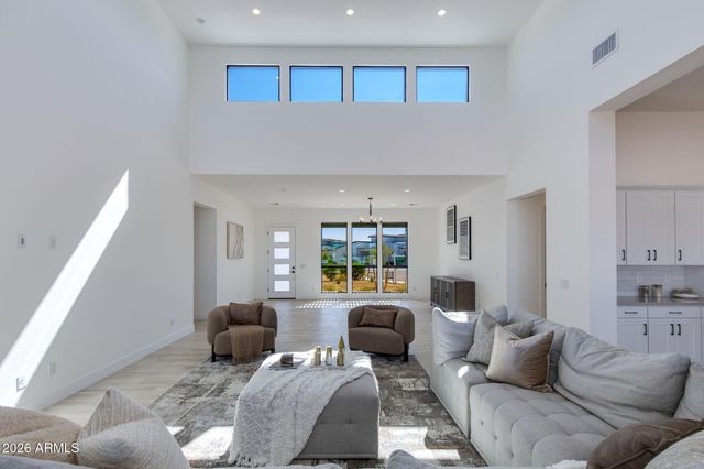 3330 W DESERT DAWN Drive, Phoenix, AZ 85083