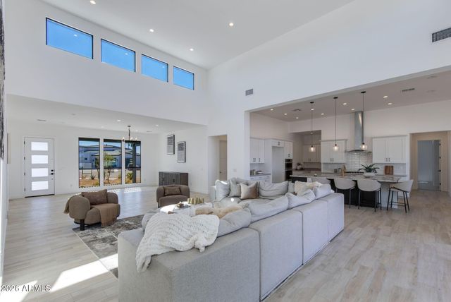 3330 W DESERT DAWN Drive, Phoenix, AZ 85083