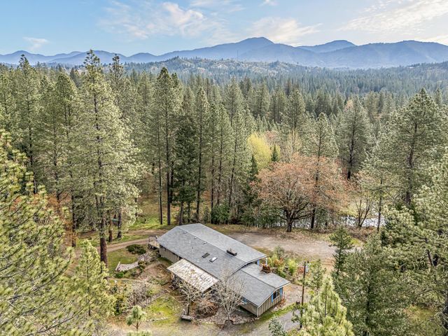 200 Hornet Lane, Grants Pass, OR 97527