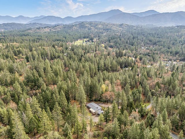 200 Hornet Lane, Grants Pass, OR 97527