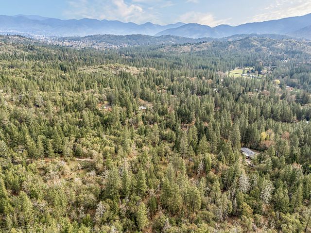 200 Hornet Lane, Grants Pass, OR 97527