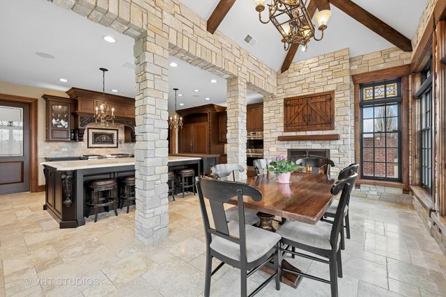 546 Oak Knoll Road, Barrington Hills, IL 60010