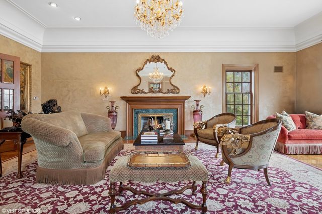 546 Oak Knoll Road, Barrington Hills, IL 60010