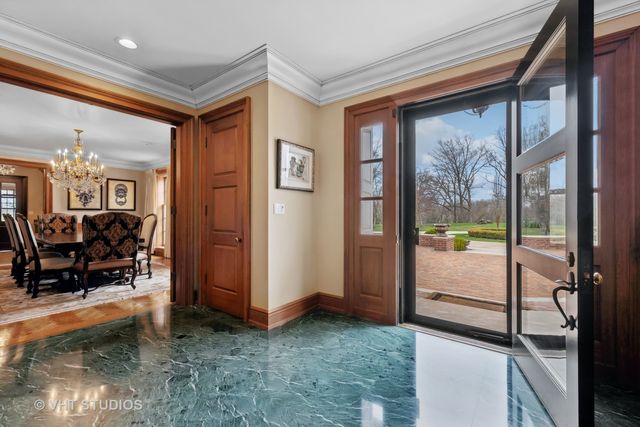 546 Oak Knoll Road, Barrington Hills, IL 60010