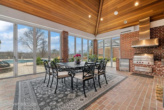 546 Oak Knoll Road, Barrington Hills, IL 60010