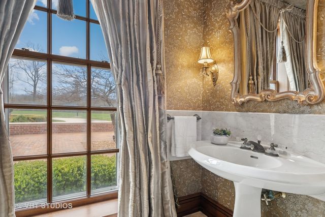 546 Oak Knoll Road, Barrington Hills, IL 60010