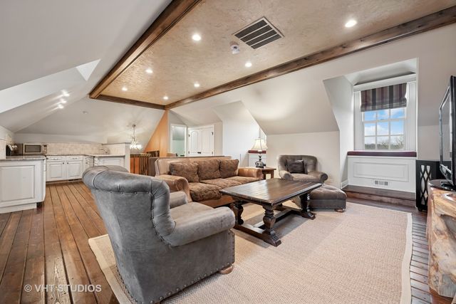 546 Oak Knoll Road, Barrington Hills, IL 60010