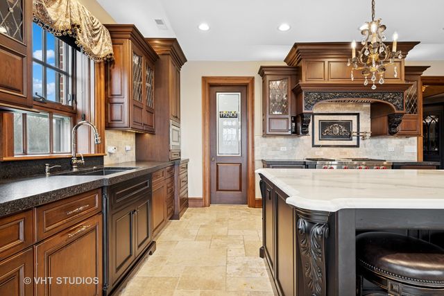 546 Oak Knoll Road, Barrington Hills, IL 60010