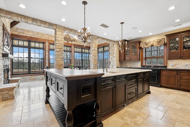 546 Oak Knoll Road, Barrington Hills, IL 60010