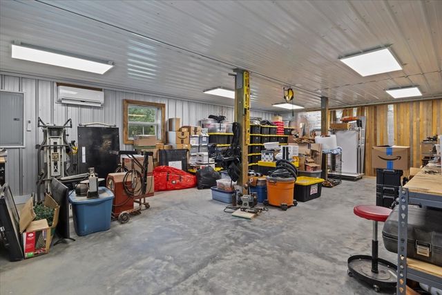 5460 Sulphur Creek Rd, Big Sandy, TN 38221