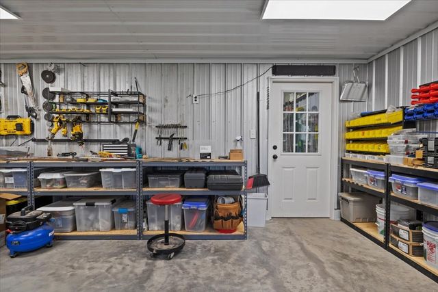 5460 Sulphur Creek Rd, Big Sandy, TN 38221