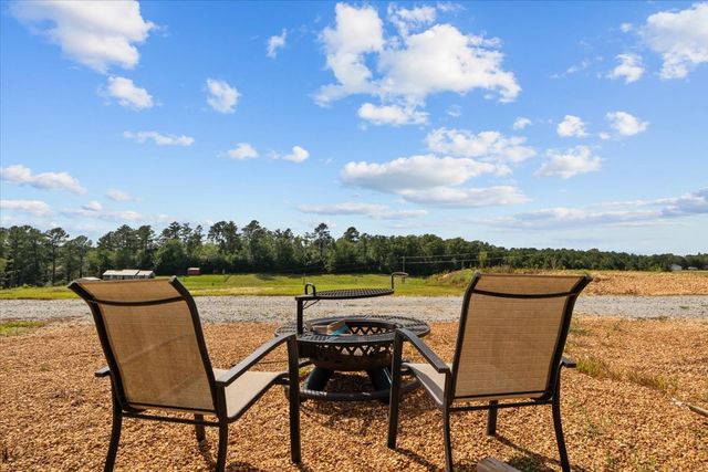 5460 Sulphur Creek Rd, Big Sandy, TN 38221