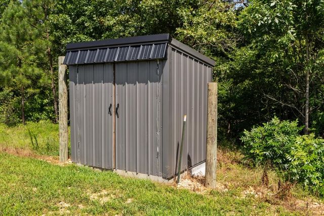 5460 Sulphur Creek Rd, Big Sandy, TN 38221