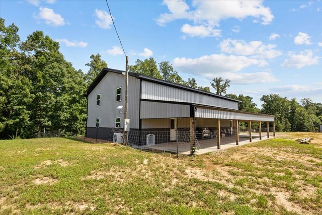 5460 Sulphur Creek Rd, Big Sandy, TN 38221