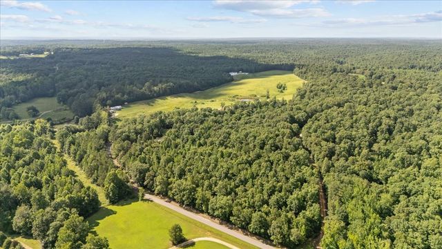 5460 Sulphur Creek Rd, Big Sandy, TN 38221