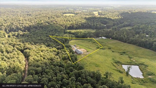 5460 Sulphur Creek Rd, Big Sandy, TN 38221