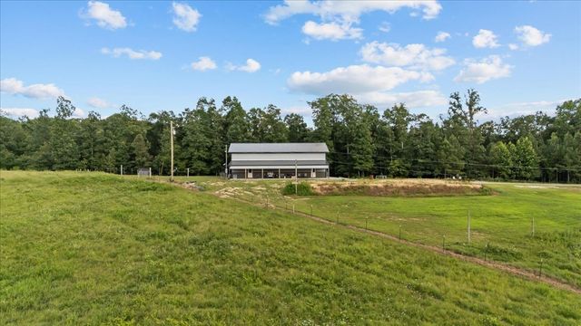 5460 Sulphur Creek Rd, Big Sandy, TN 38221