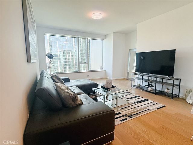 899 Francisco 1711, Los Angeles, CA 90017