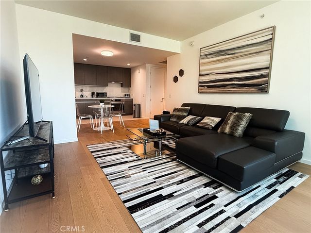 899 Francisco 1711, Los Angeles, CA 90017
