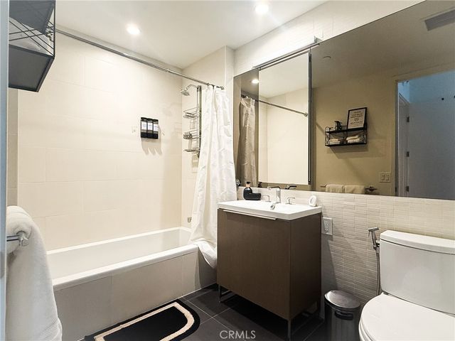 899 Francisco 1711, Los Angeles, CA 90017