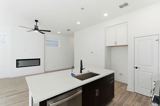 6464 Babcock Rd Unit 904, San Antonio, TX 78249