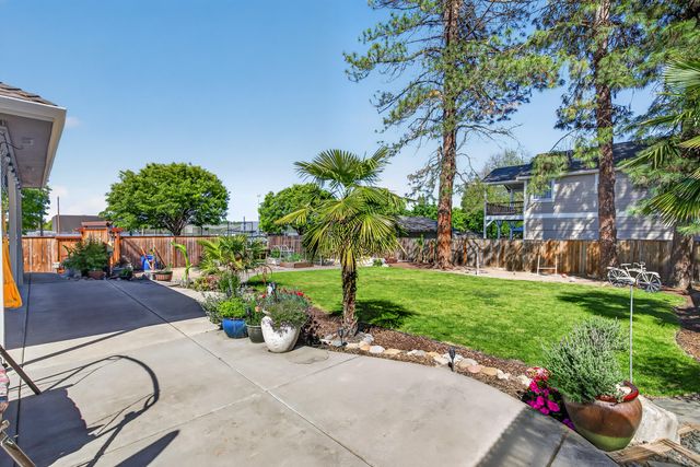 2011 Spruce Way, Medford, OR 97501