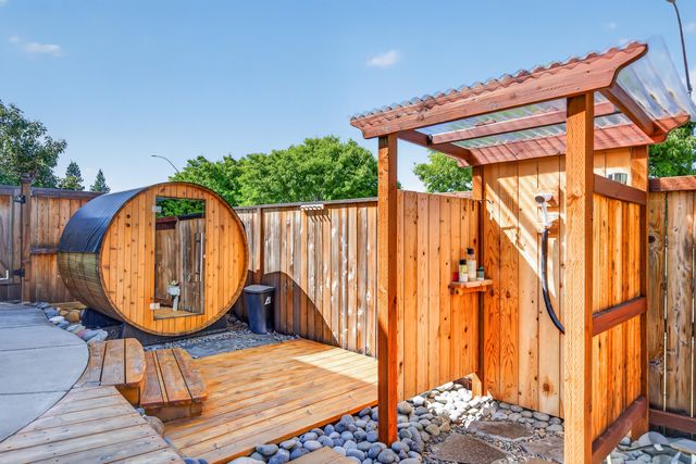 2011 Spruce Way, Medford, OR 97501