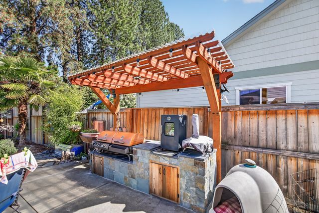 2011 Spruce Way, Medford, OR 97501