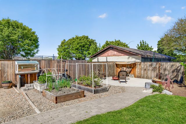 2011 Spruce Way, Medford, OR 97501