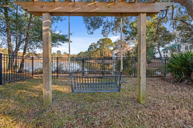 1569 Lakeside Drive, Niceville, FL 32578