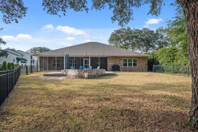 1569 Lakeside Drive, Niceville, FL 32578