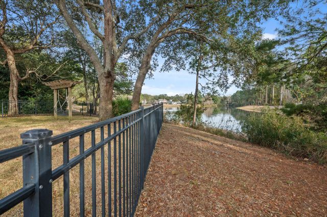 1569 Lakeside Drive, Niceville, FL 32578