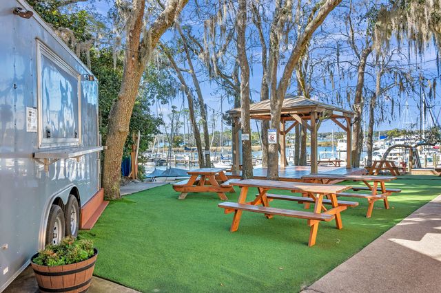 1569 Lakeside Drive, Niceville, FL 32578