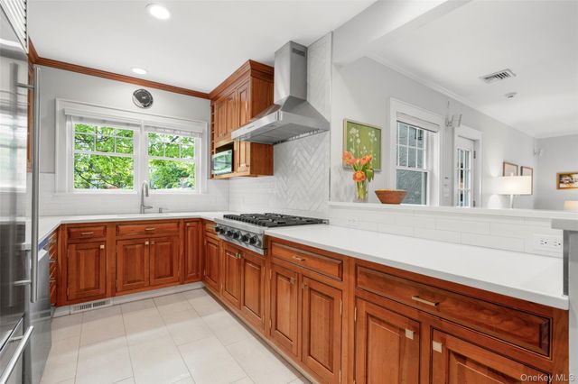 12 Parkway Street, Larchmont, NY 10538