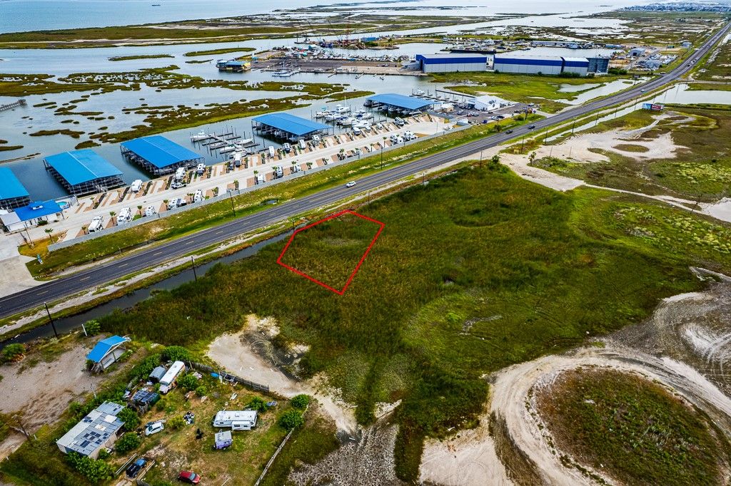 2128 S Doughty St, Rockport, TX 78382 — exterior