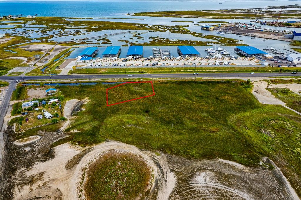 2128 S Doughty St, Rockport, TX 78382 — photo 2
