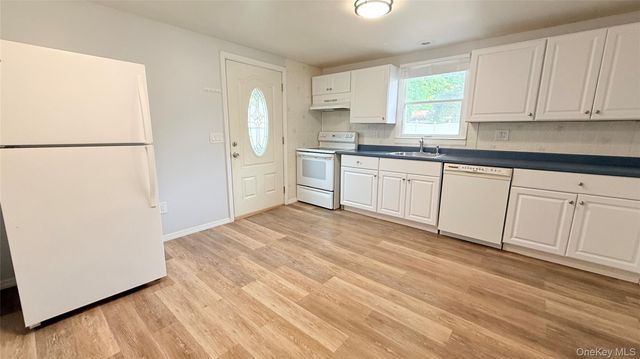 95 Stephen Road, Bayport, NY 11705