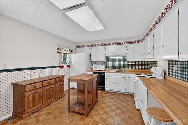 98 Moore Drive, Franklin, OH 45005