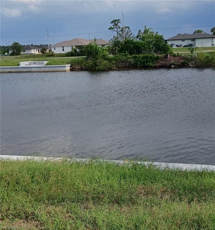 Image 4 of property listing at 4128 NW 30th LN, Cape Coral, FL 33993