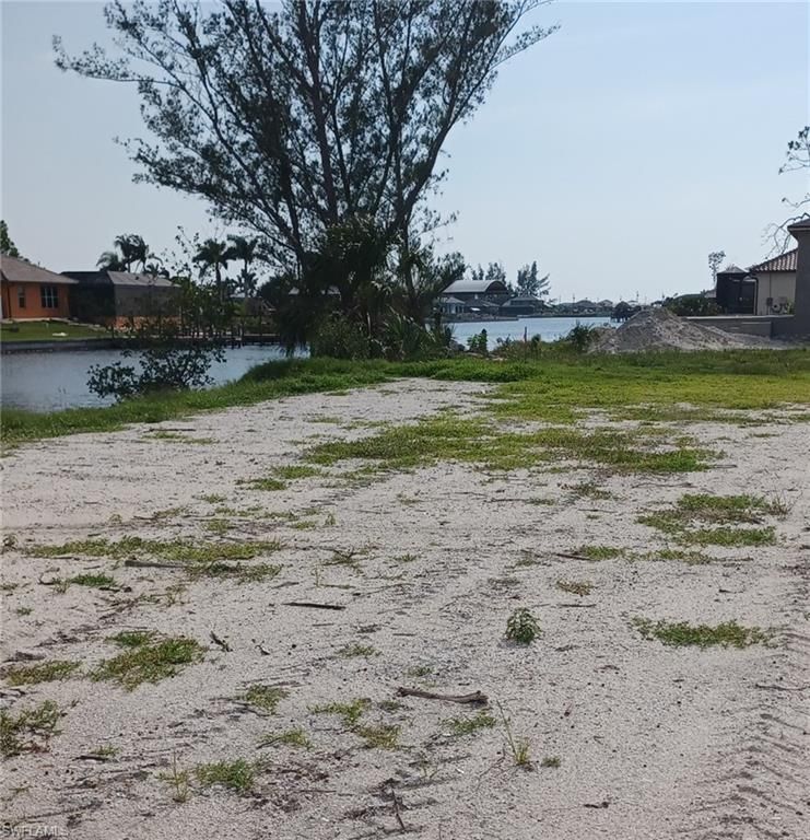 Image 5 of property listing at 4128 NW 30th LN, Cape Coral, FL 33993