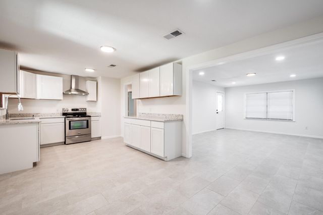 6510 Wade Road, Baytown, TX 77521