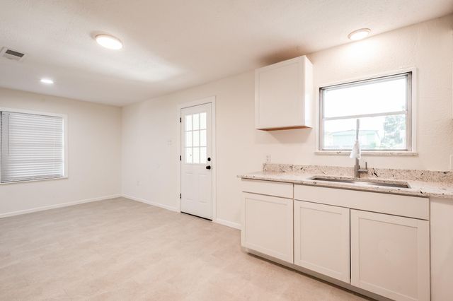 6510 Wade Road, Baytown, TX 77521