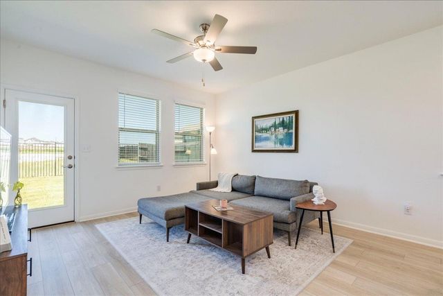 802 Papaya DR, Buda, TX 78610