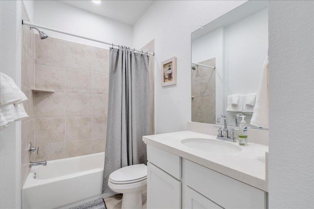 802 Papaya DR, Buda, TX 78610