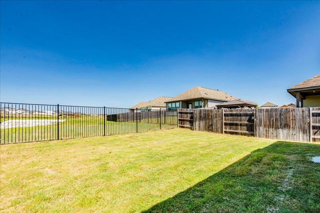 802 Papaya DR, Buda, TX 78610