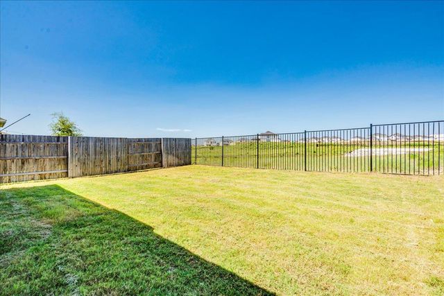 802 Papaya DR, Buda, TX 78610