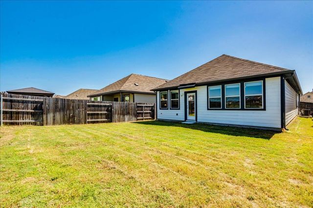 802 Papaya DR, Buda, TX 78610