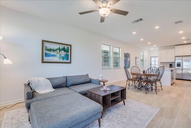 802 Papaya DR, Buda, TX 78610