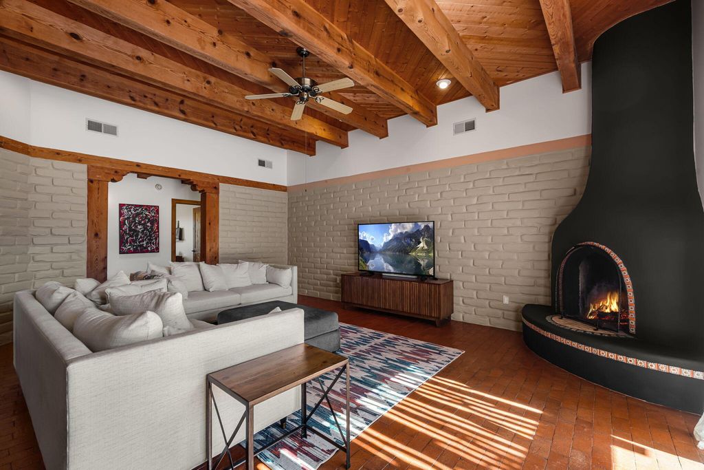 Image 10 of property listing at 19 Roadrunner Trail, Placitas, NM 87043